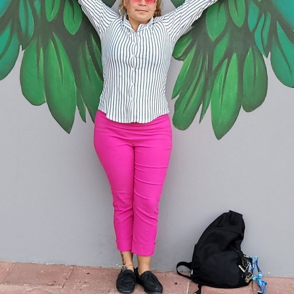 COPY -vibrant Neon pink pants 😍 💖